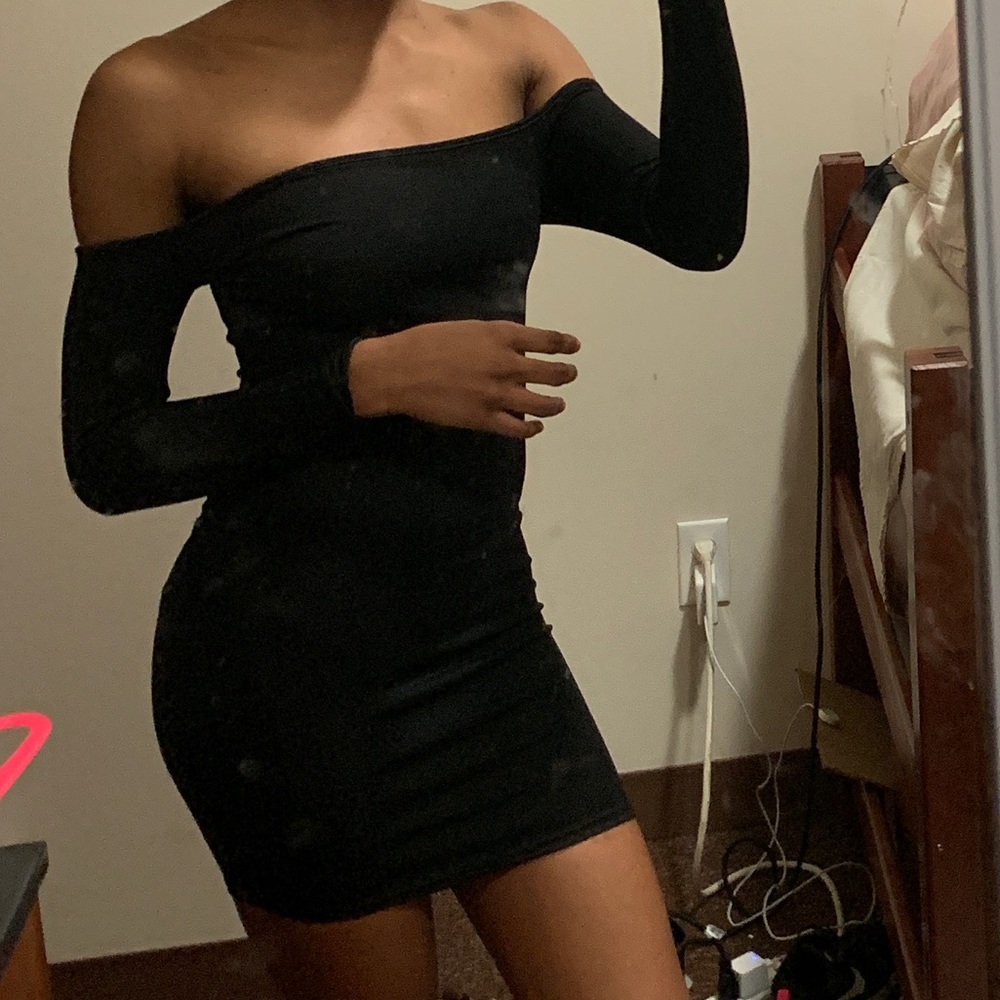 SOLDDDDD BLACK OFF THE SHOULDER DRESS